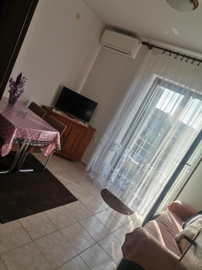 Apartments Petrica Malinska Esterno foto