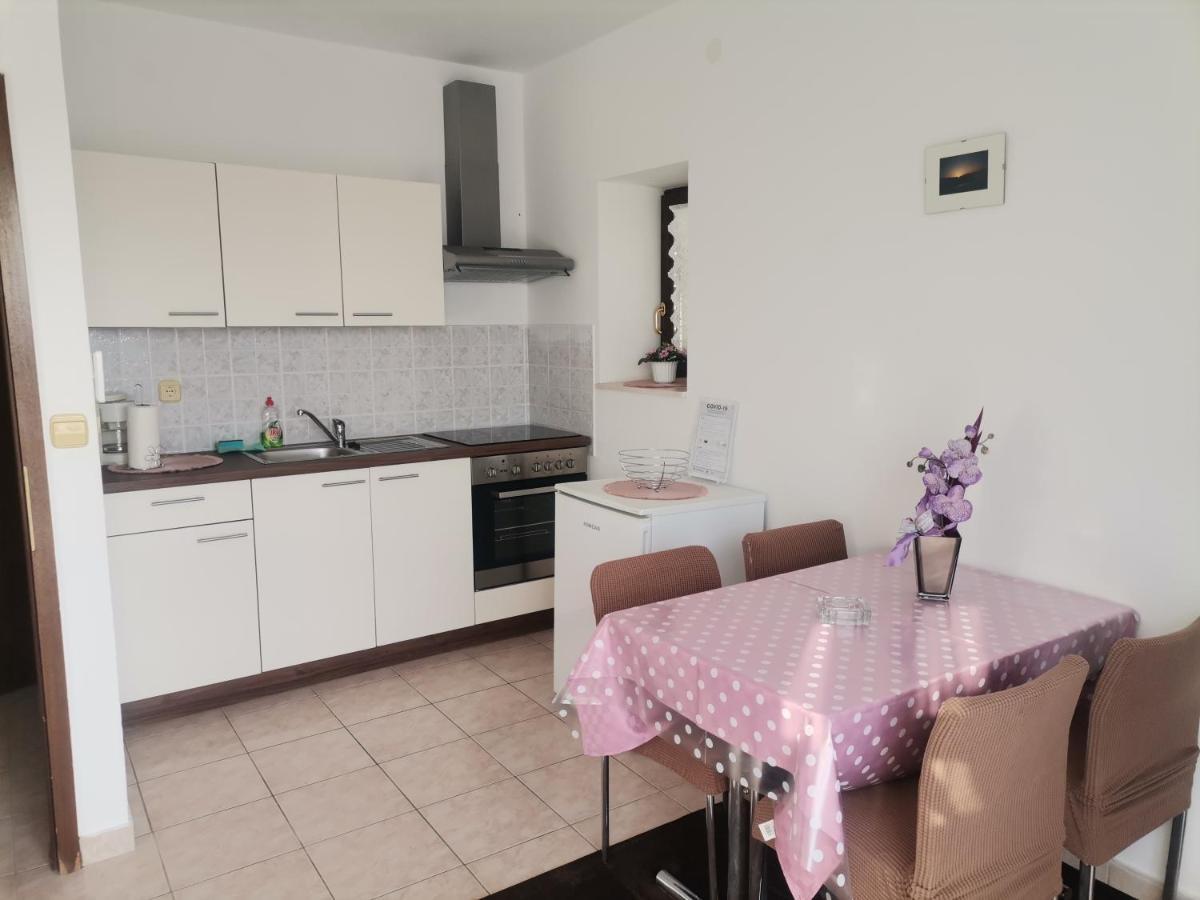 Apartments Petrica Malinska Esterno foto