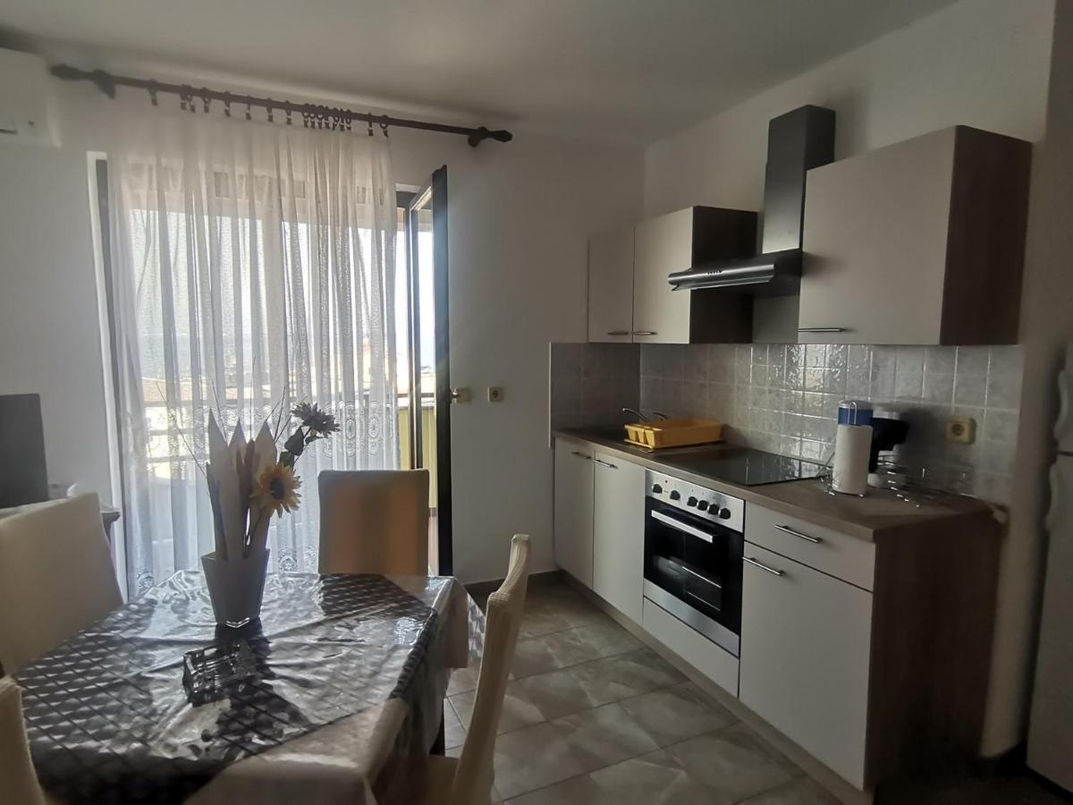 Apartments Petrica Malinska Esterno foto
