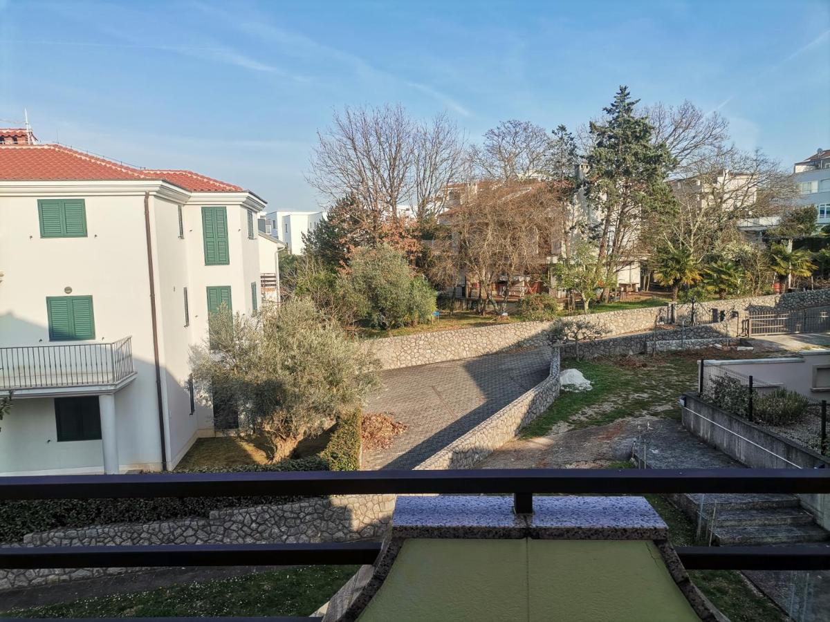Apartments Petrica Malinska Esterno foto